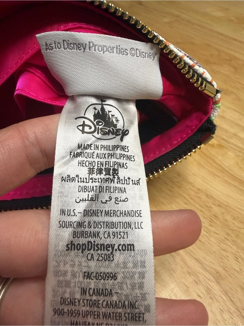 Dooney & Bourke Disney The Aristocats Limited Edition Zip Around Wristlet